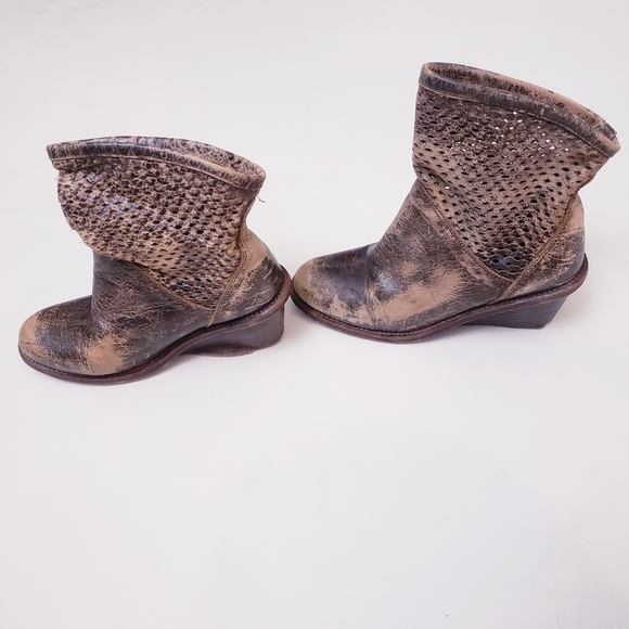 Bedstu Cobbler Series Dutchess Distressed Leather Wedge Brown Boots, Size 6 - Picture 3 of 11